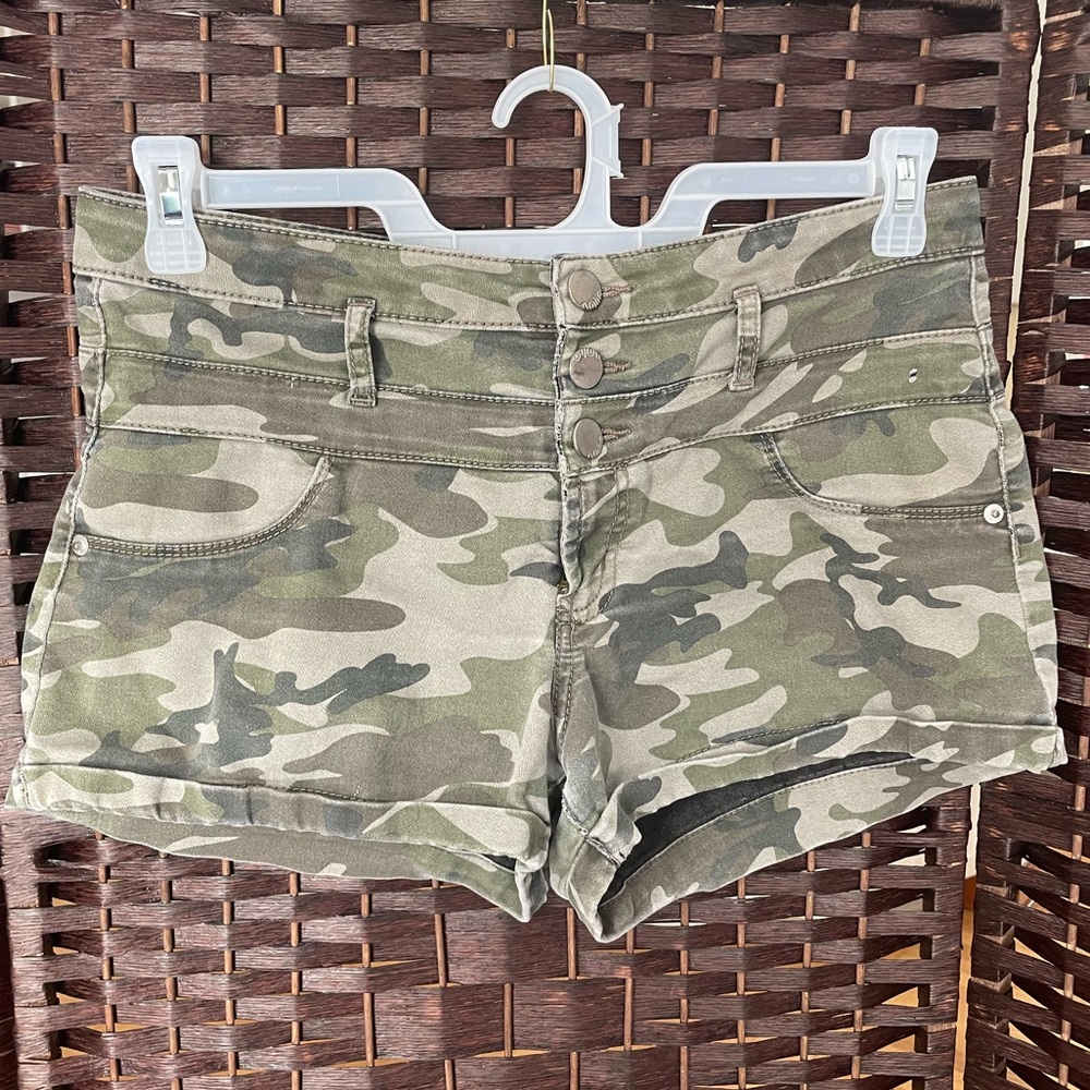 No Boundaries Camoflage High Waste Stretch Denim Shorts - Size Juniors 11